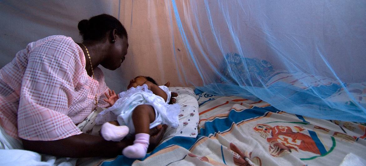 Malgré l’impact persistant de la COVID-19, le nombre de cas de paludisme et de décès associés est demeuré stable en 2021
