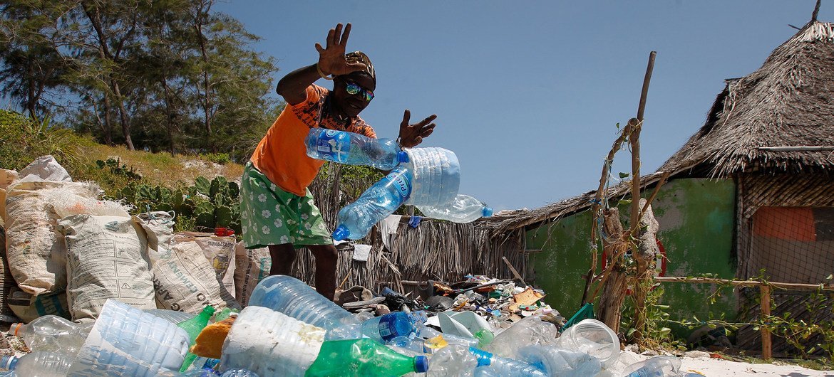 Le « raz-de-marée toxique » de la pollution plastique met en péril les droits de l'homme