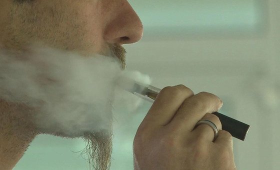 L’OMS dénonce la « pandémie » de cigarettes électroniques chez les jeunes dans le monde