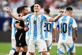 Messi et Alvarez qualifient l'Argentine