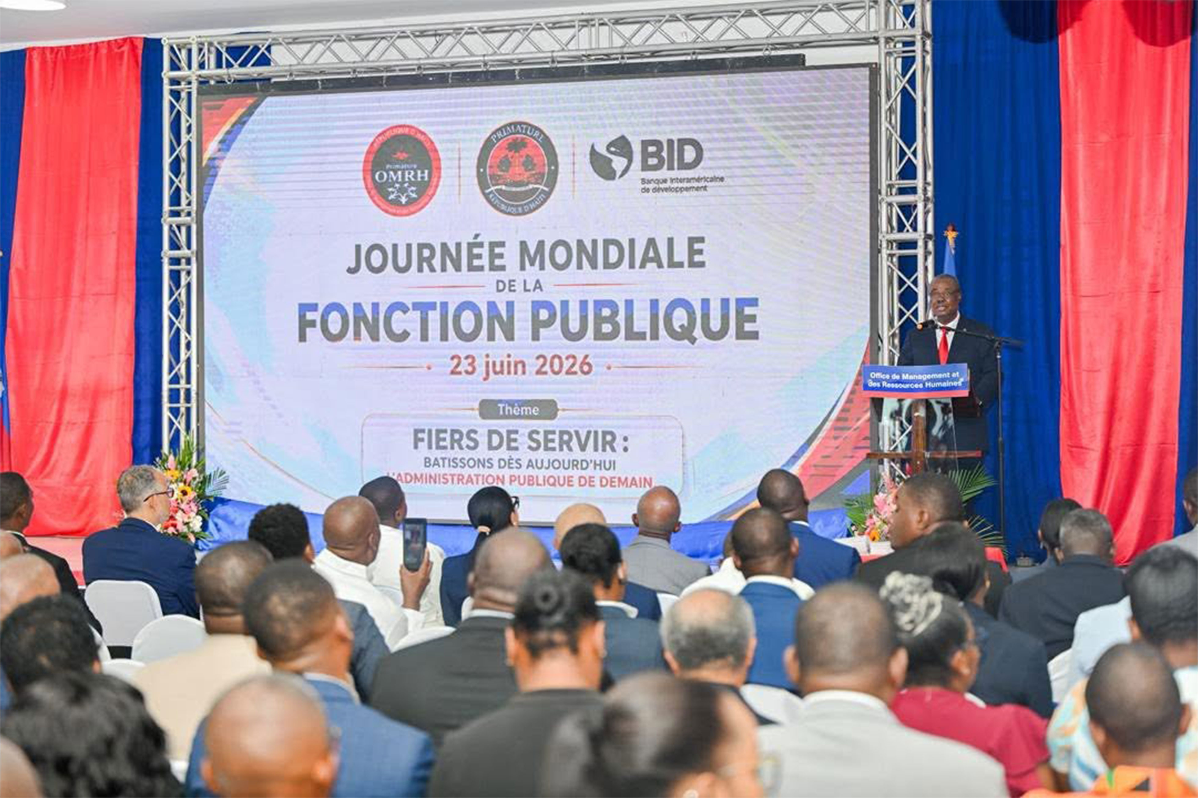 Journée mondiale de la fonction publique : le Premier ministre rend hommage aux fonctionnaires de l’État