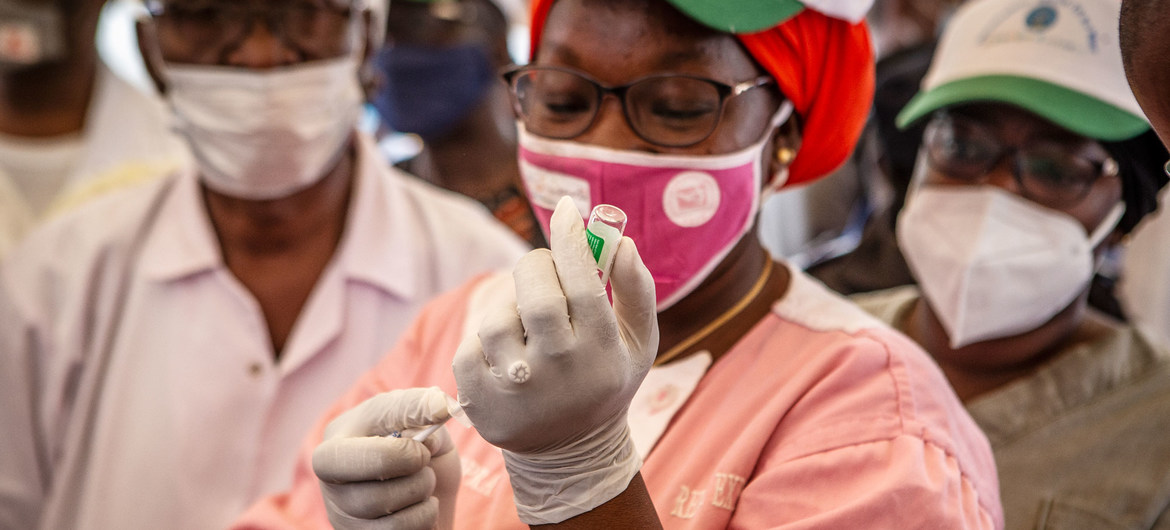 Covid-19 : l’OMS s’agace de l’iniquité vaccinale et exhorte le G20 à intensifier ses dons de vaccins à COVAX