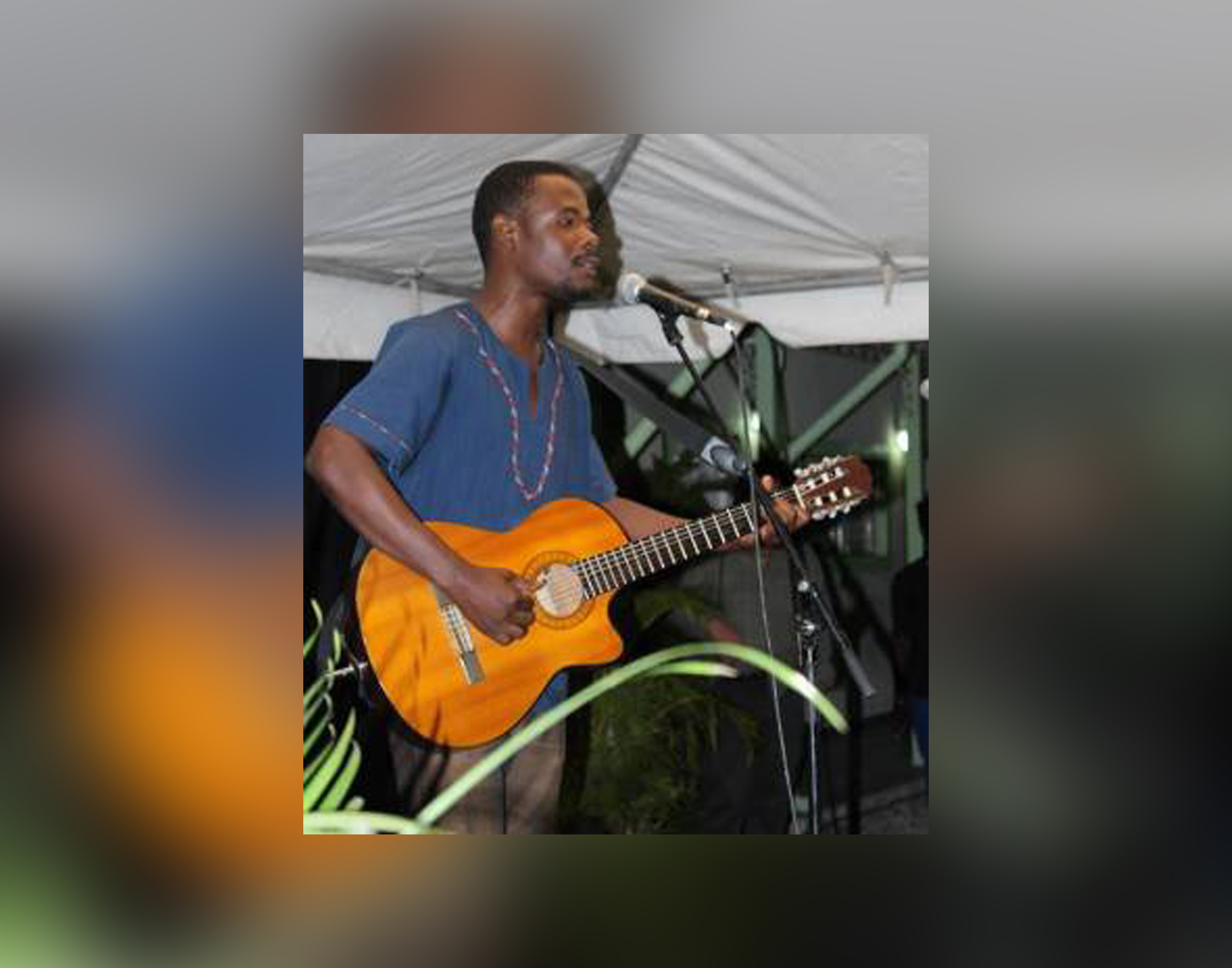 Le chanteur à texte et guitariste Kébert Bastién finaliste du Prix  découverte RFI 2021