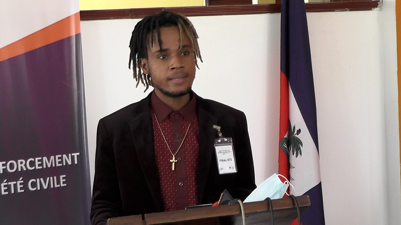 Steven Joseph gagne la première édition du concours national de débat sur la Covid 19