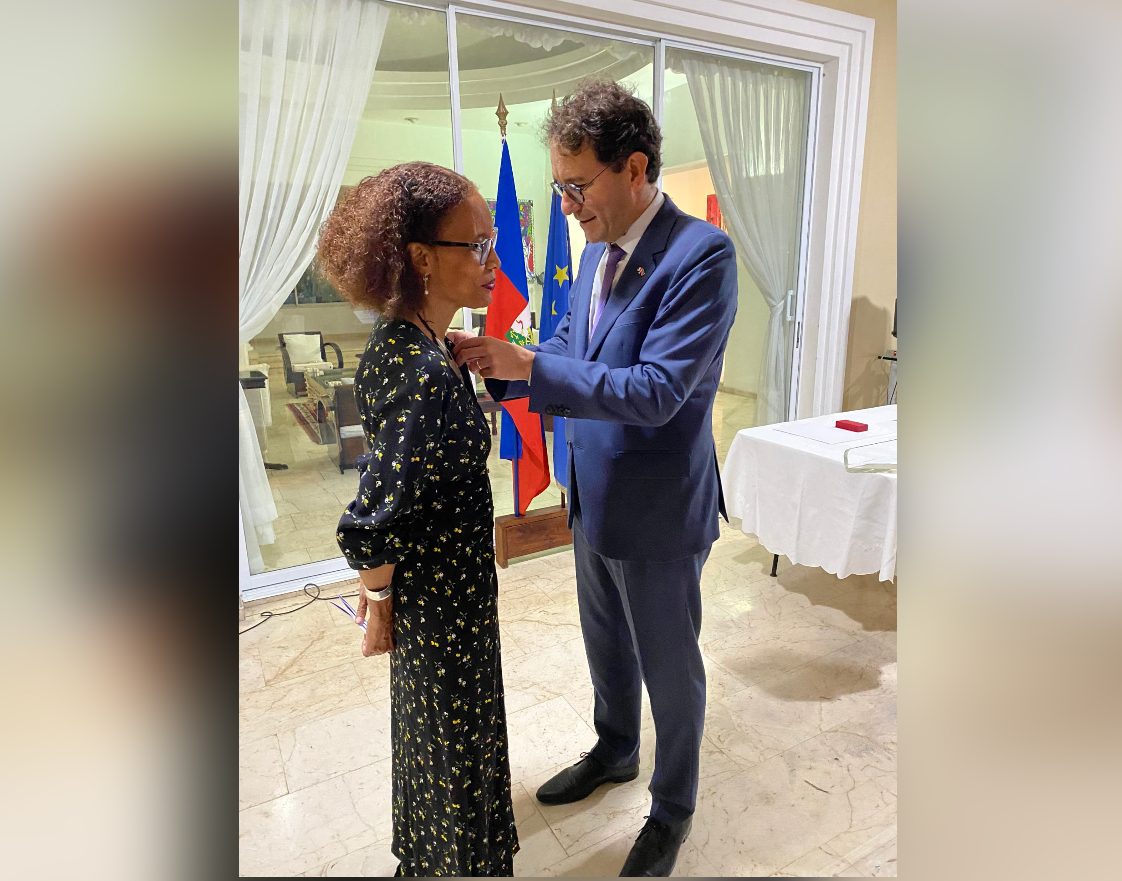 Yanick Lahens honorée par l'Ambassade de France en Haïti