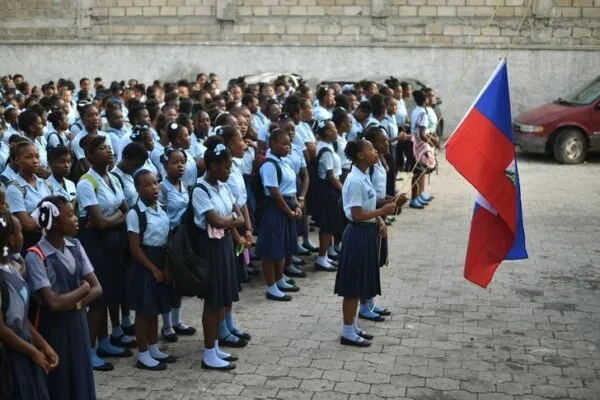 Des organisations du secteur éducatif appellent à la réouverture des classes au plus vite