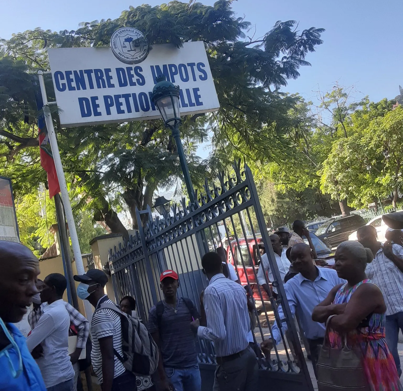 Une journée de débrayage au Centre d'impôts de Pétion-Ville