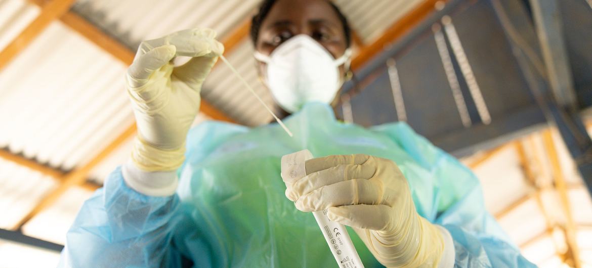 55 pays confrontés à une pénurie de personnel de santé liée à la Covid-19 (OMS)
