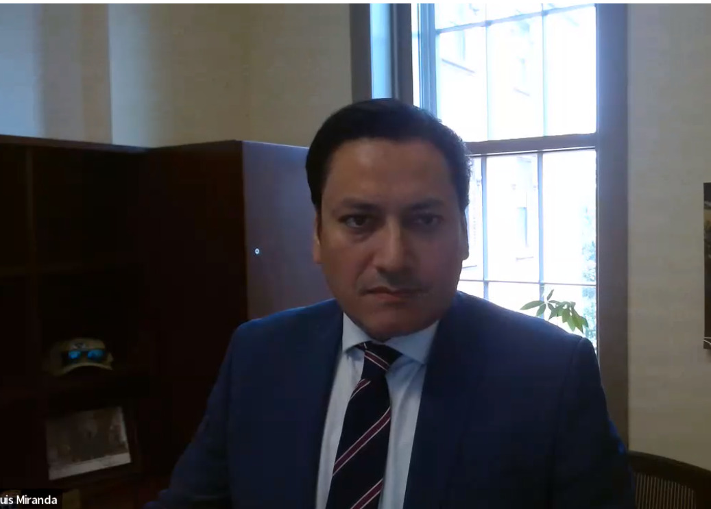 « Humanitarian parole »: le sous-secrétaire principal adjoint chargé de communication au département de la Sécurité intérieure (DHS), Luis Miranda, fait le point