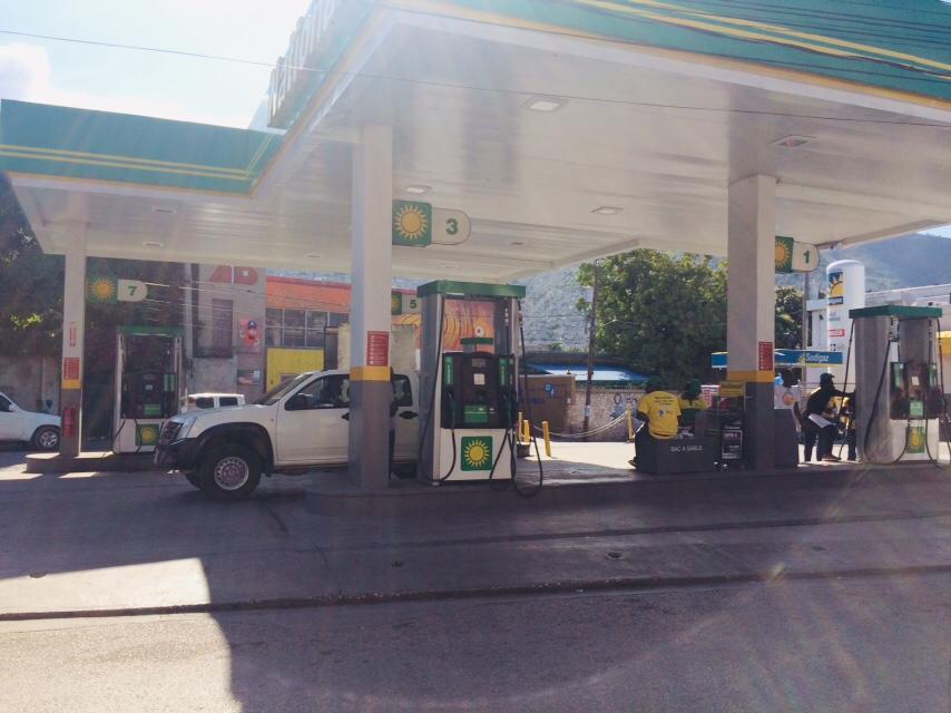 Légère baisse des prix des produits pétroliers à la pompe