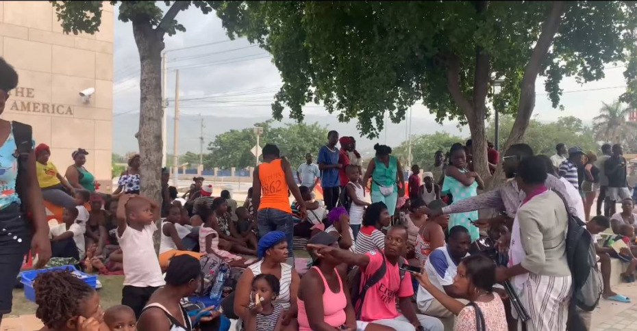 Le CARDH et le RNDDH condamnent le comportement des agents de la PNH contre les déplacés de Tabarre