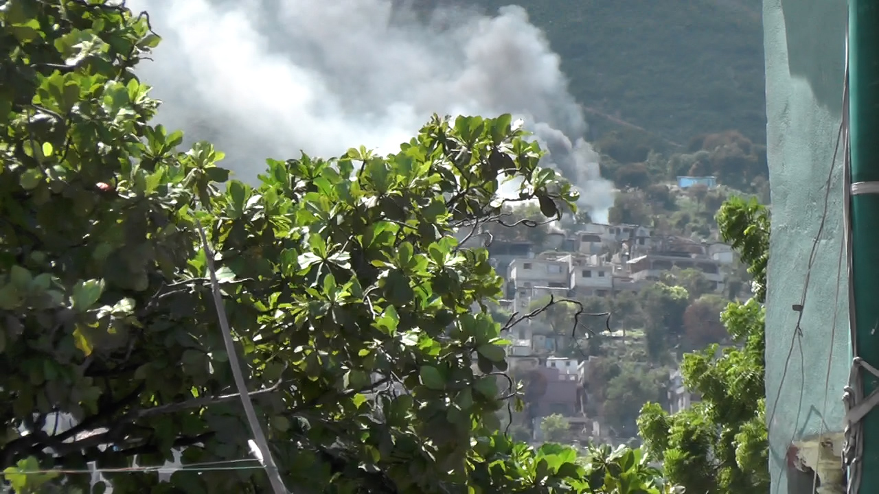 Carrefour-Feuilles en ruine