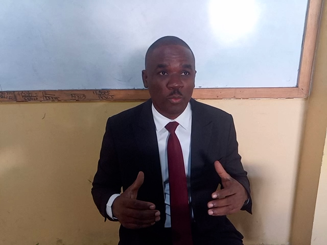 L'université, en tant que corps social, peut servir d'intermédiaire à la crise haïtienne, selon le professeur Sainthony Fanfan
