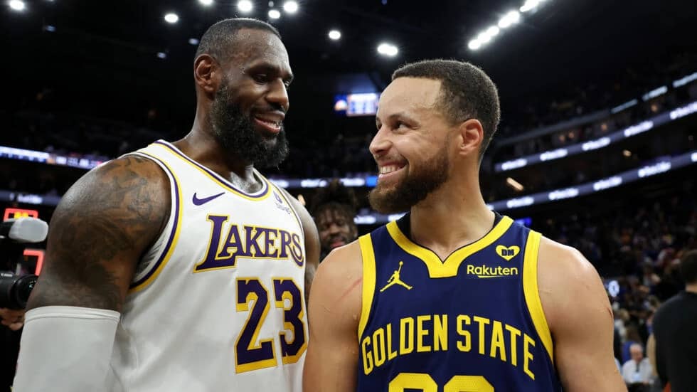 Double prolongation : duel épique entre les deux Papys de la NBA, Lebron et Curry