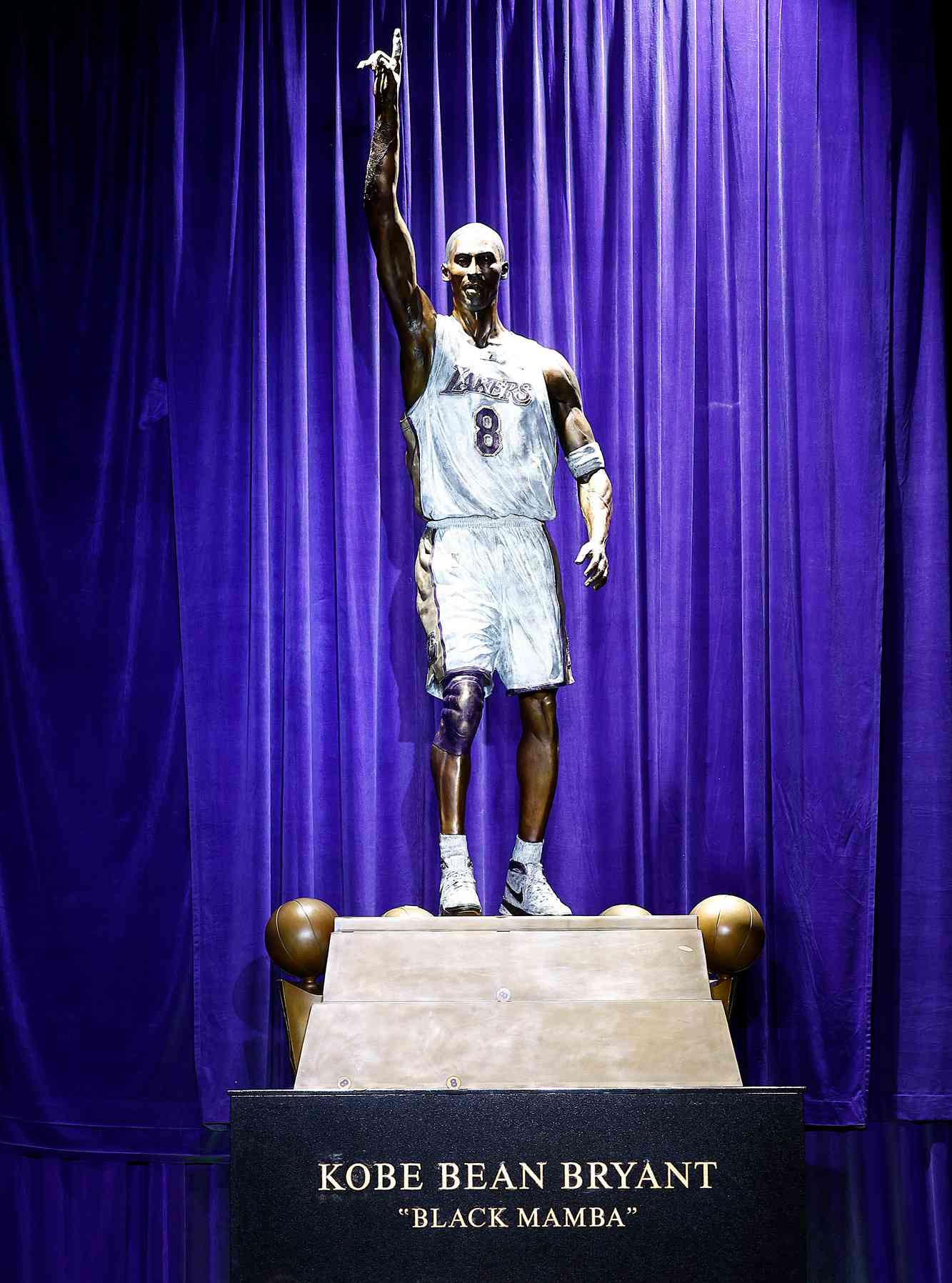Les Lakers rendent hommage à Kobe Bryant