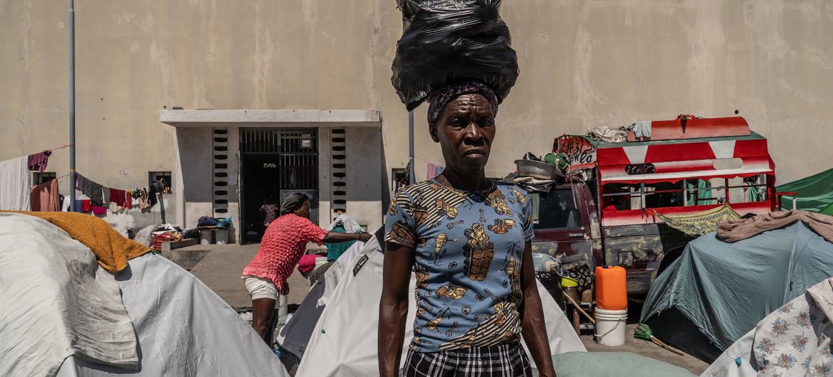 Assassinats, incendies et déplacements massifs secouent le pays