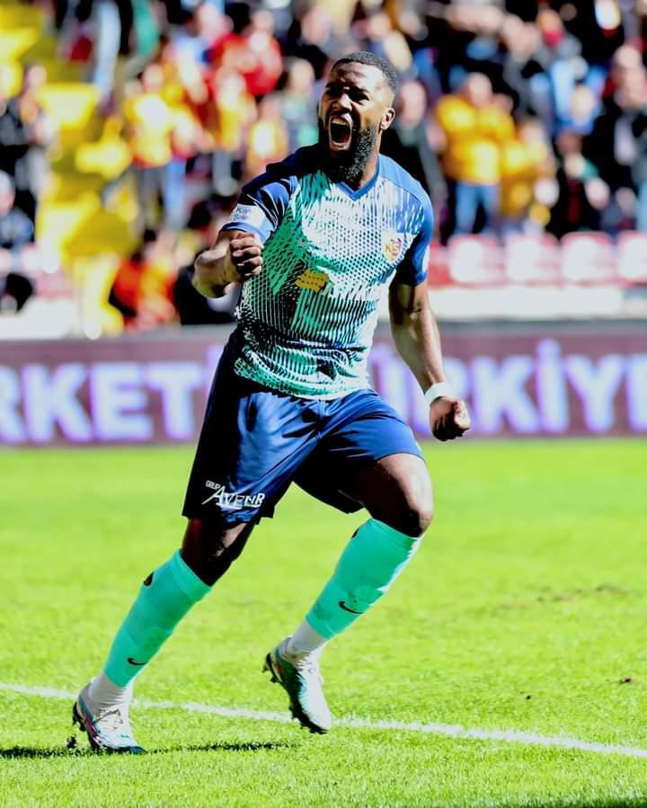 Duckens Nazon continue de briller