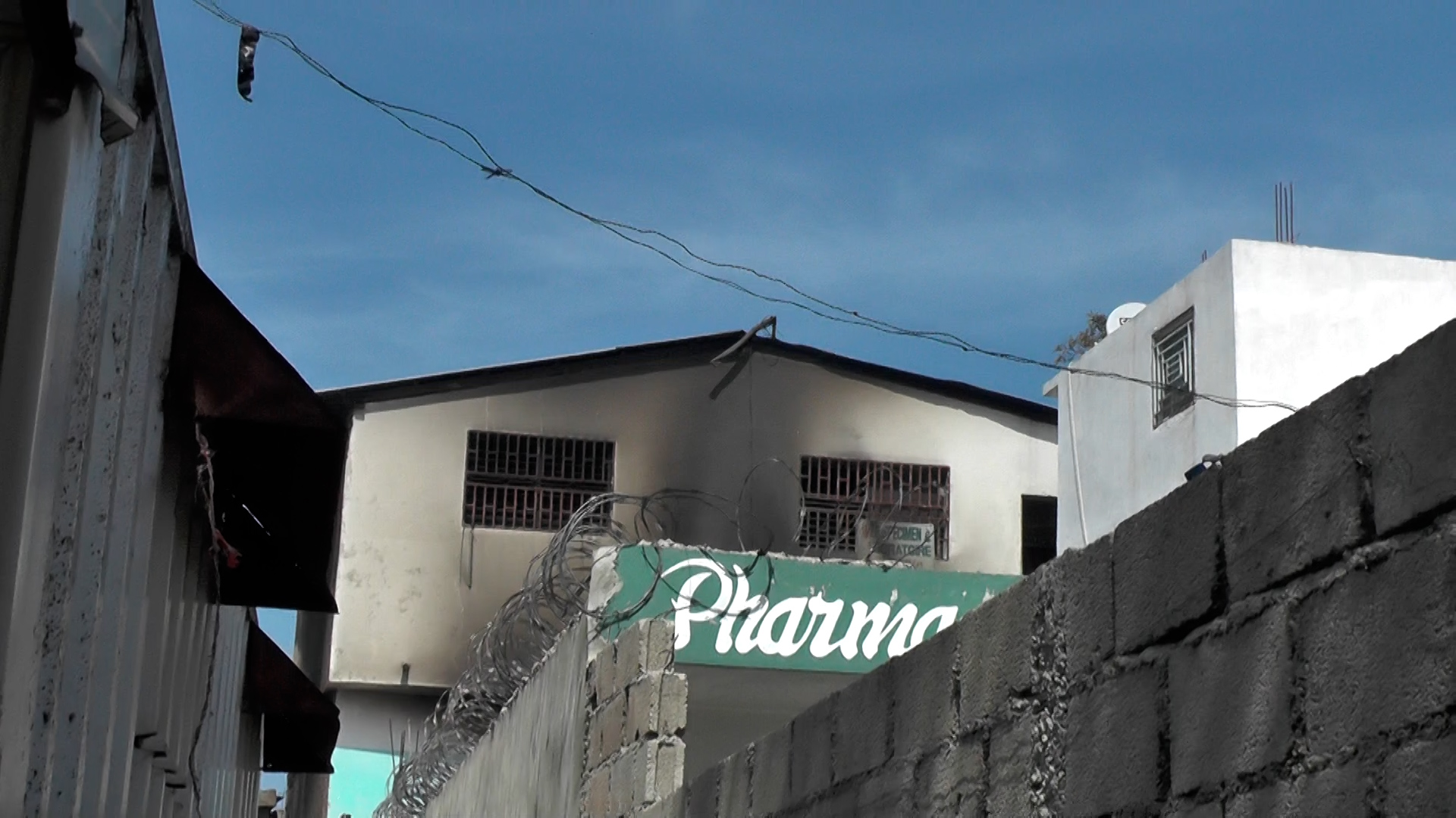 Plus d'une douzaine de pharmacies incendiées par des bandits dans la capitale