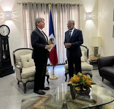 L'ambassadeur américain Dennis B. Hankins arrive en Haïti