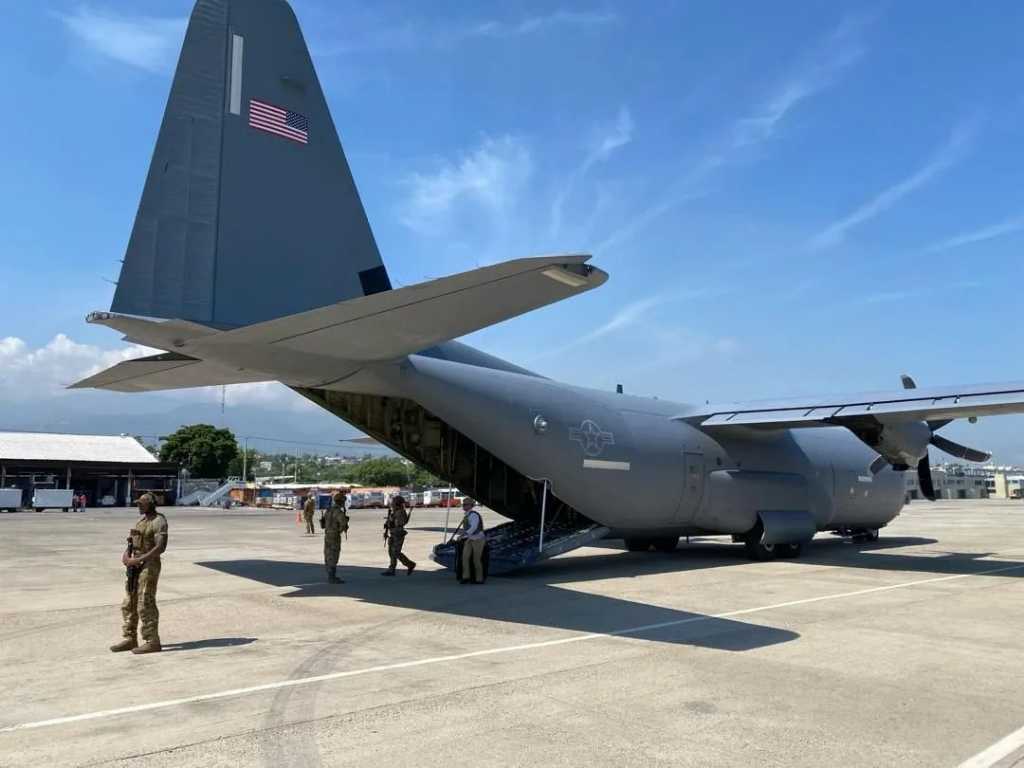 Arrivée de renforts à l'ambassade à Port-au-Prince