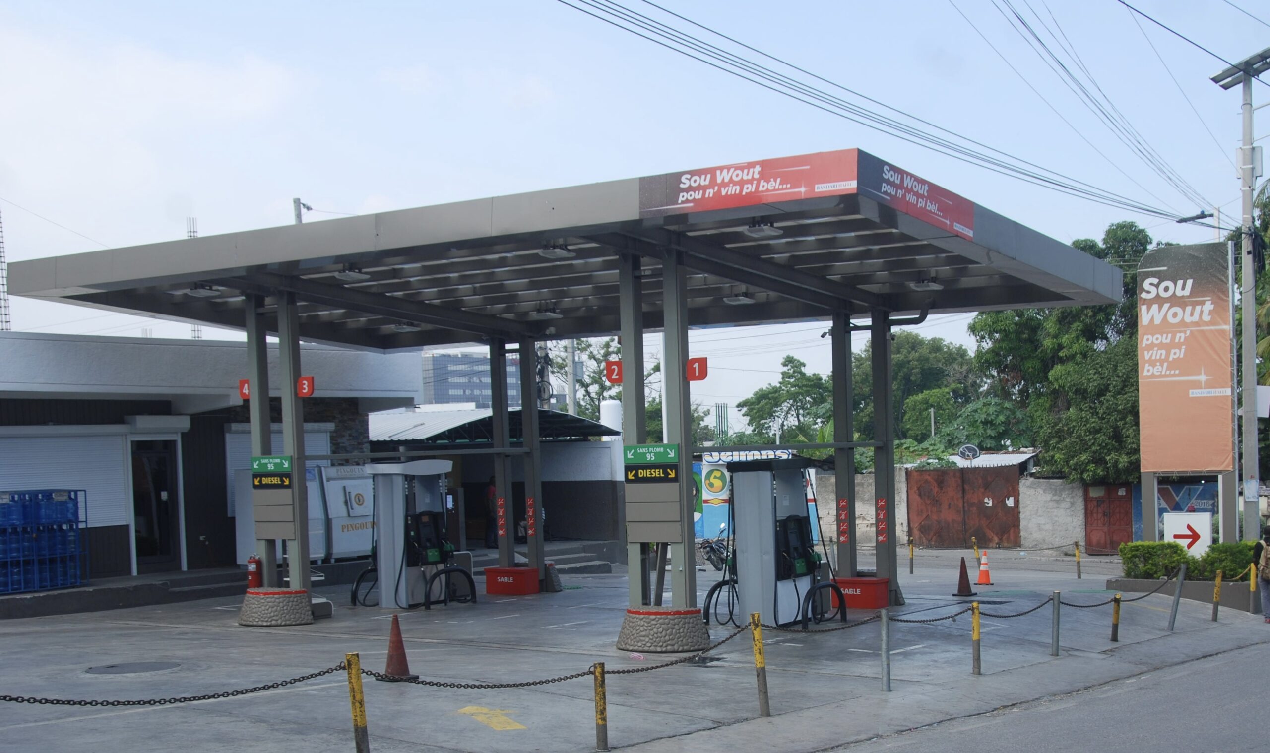 Pénurie de carburant : les stations-service de nouveau à sec