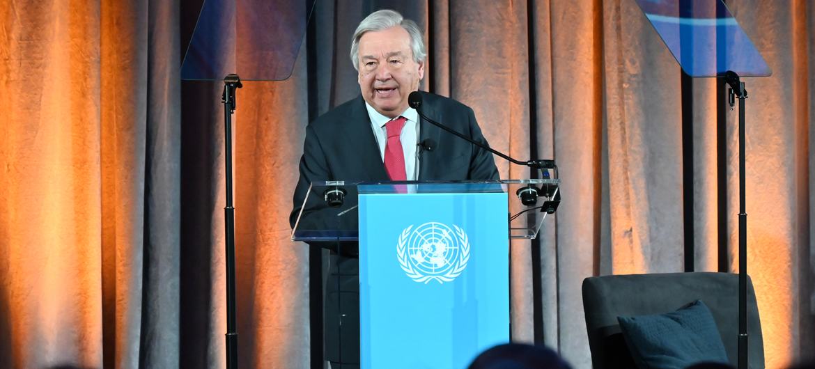 « Nous jouons à la roulette russe avec notre planète », insiste M. Guterres