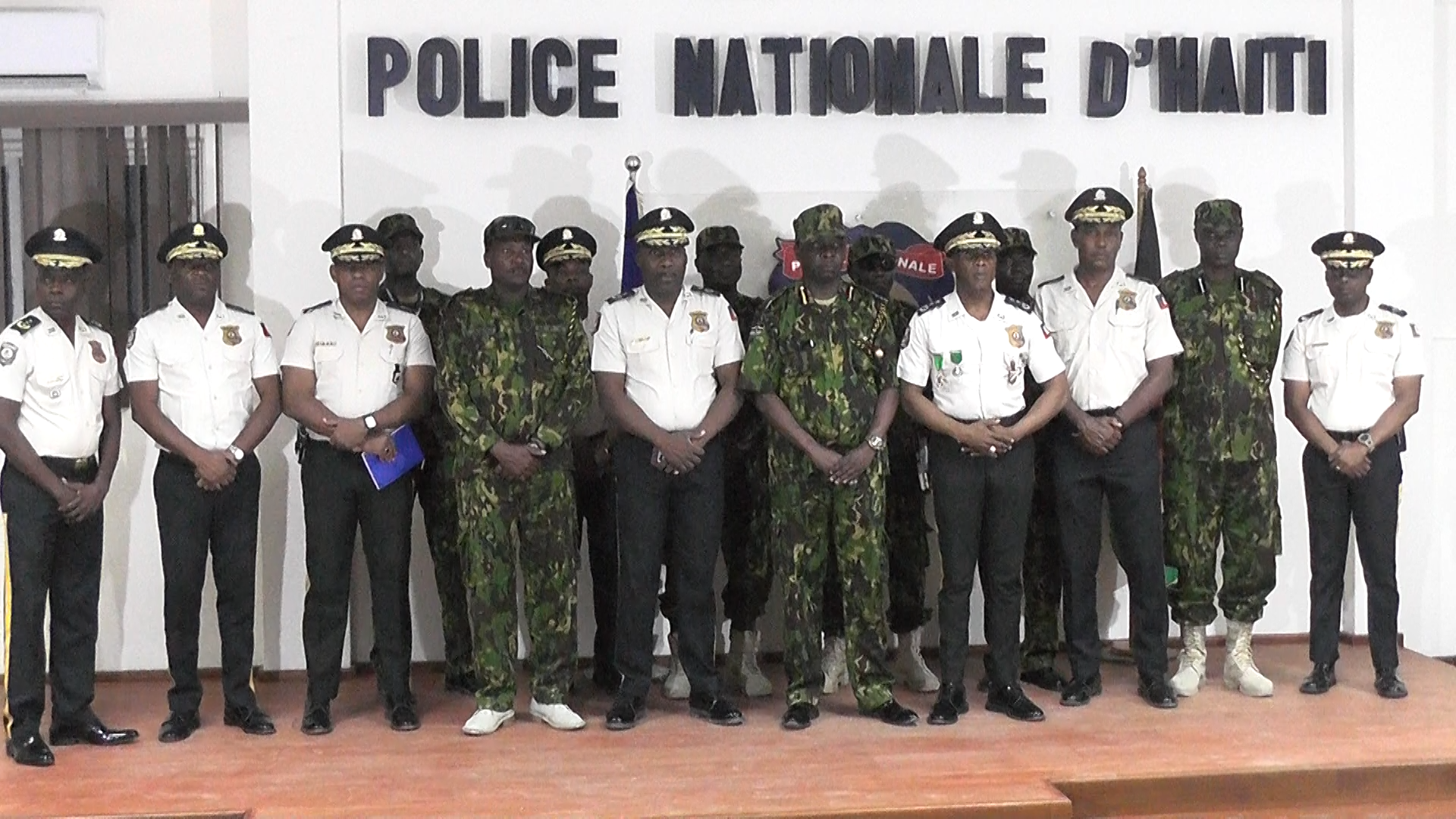 Les policiers kényans et haïtiens conjuguent leurs efforts pour restaurer l'ordre