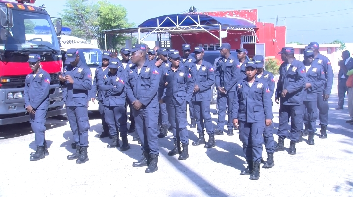 Graduation de la première cohorte de sapeurs-pompiers de la SONAPI