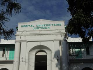 L'Hôpital Universitaire Justinien saccagé par des diplômés de l'École de médecine de Limonade