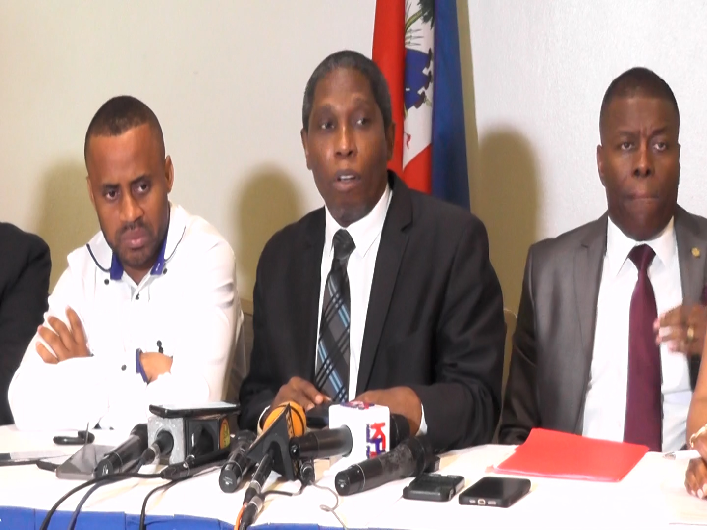 Scandale BNC : RED et Compromis Historique soutiennent Smith Augustin