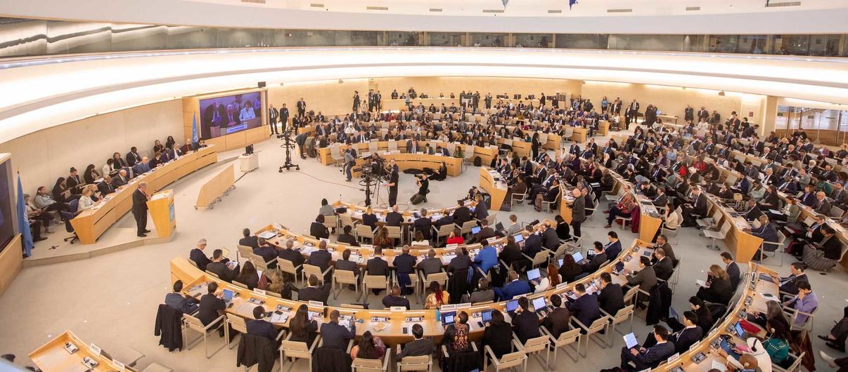 Médias sociaux et IA exacerbent le défi mondial du négationnisme et du révisionnisme, selon un expert