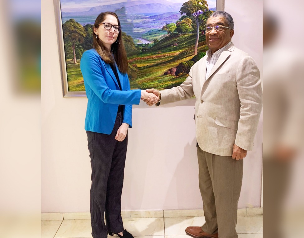 La nouvelle attachée de presse de l'ambassade des Etats-Unis en Haïti, Amparo Garcia, visite Le National et Radio Télé Pacific