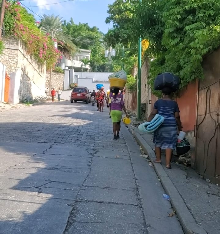Port-au-Prince sous le feu des gangs : des quartiers en chaos, la population en fuite
