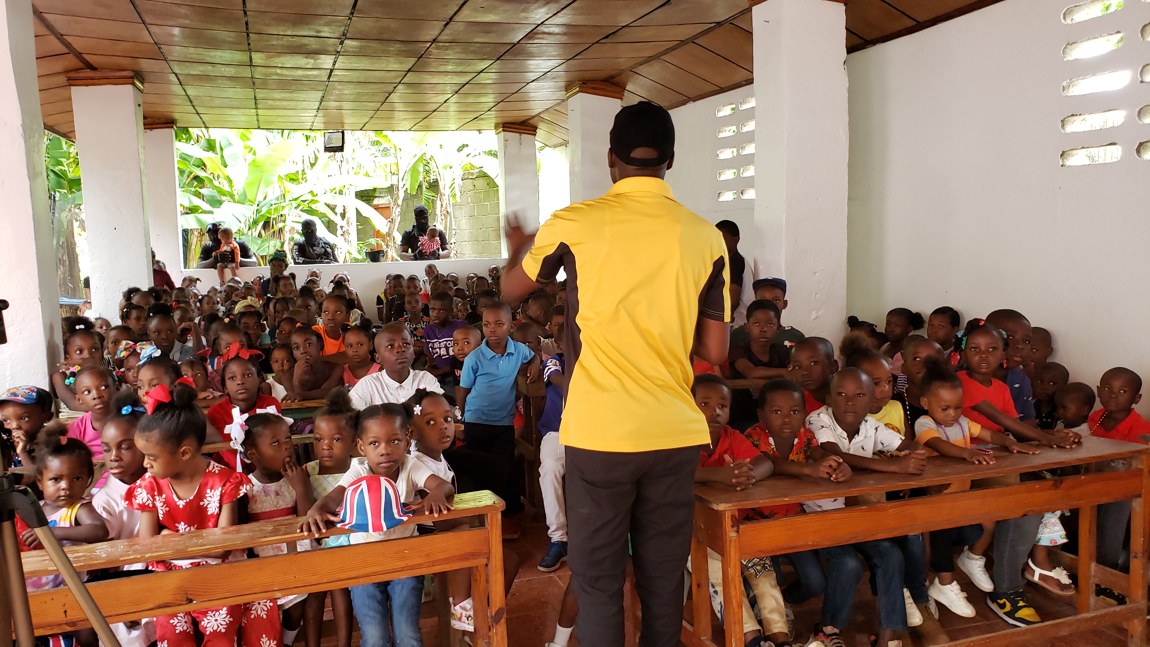 Cap -Haïtien: «For Haiti With Love» organise son 46e edition  du de son programme denommé «Tonton Nwèl Pote Kado»