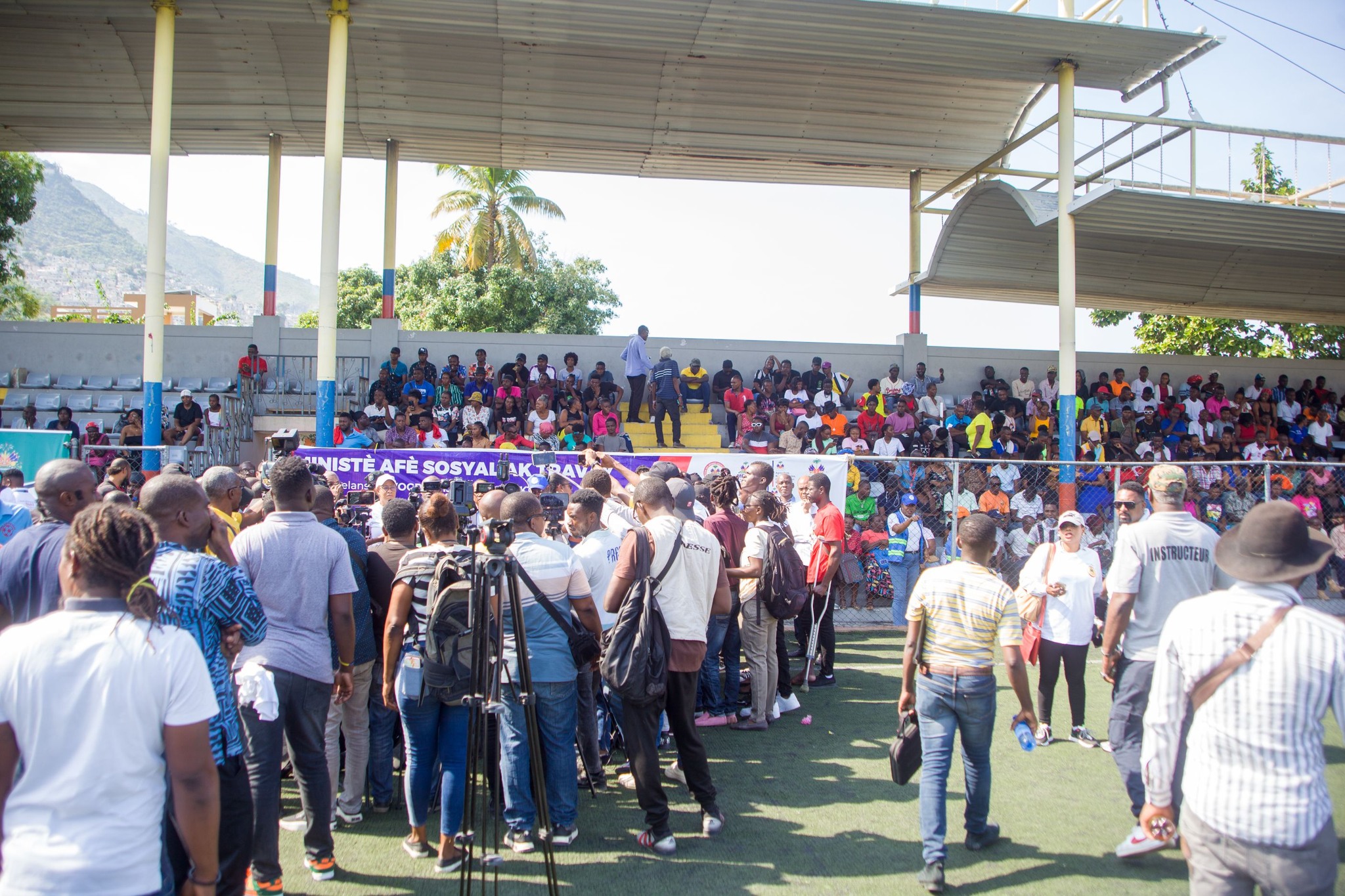 Journée de solidarité du Gouvernement  avec des familles déplacées
