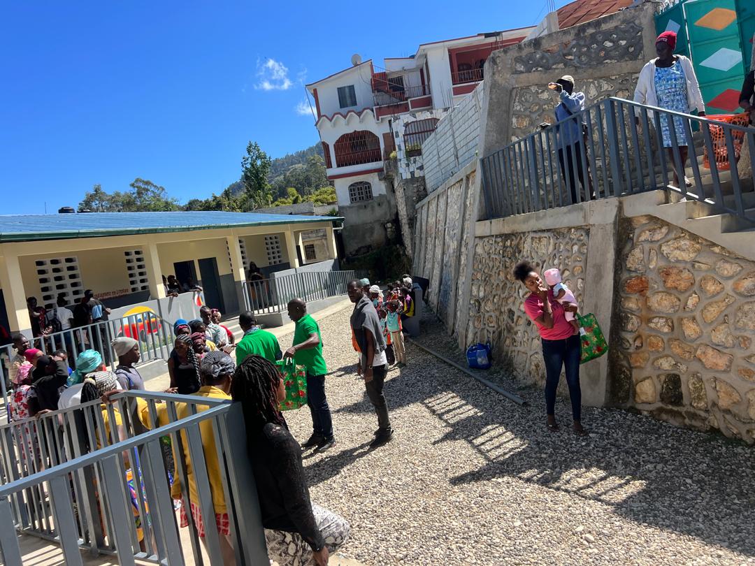 Haïti-Crise humanitaire : Positive Vision for Hope vole au secours des nécessiteux de Kenscoff