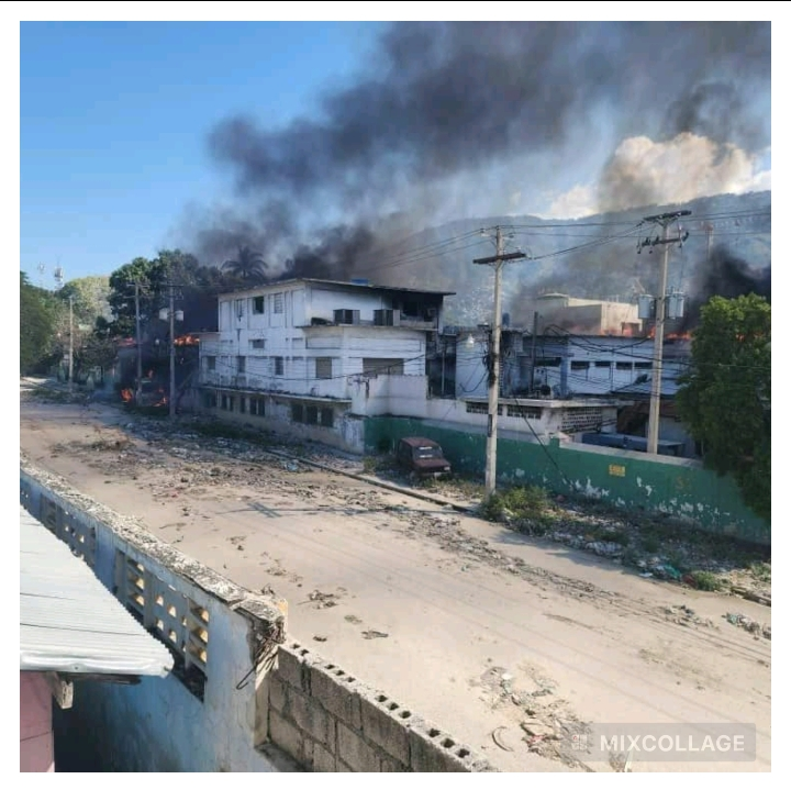 Ll' Hôpital de l'Université d'État d'Haïti incendié