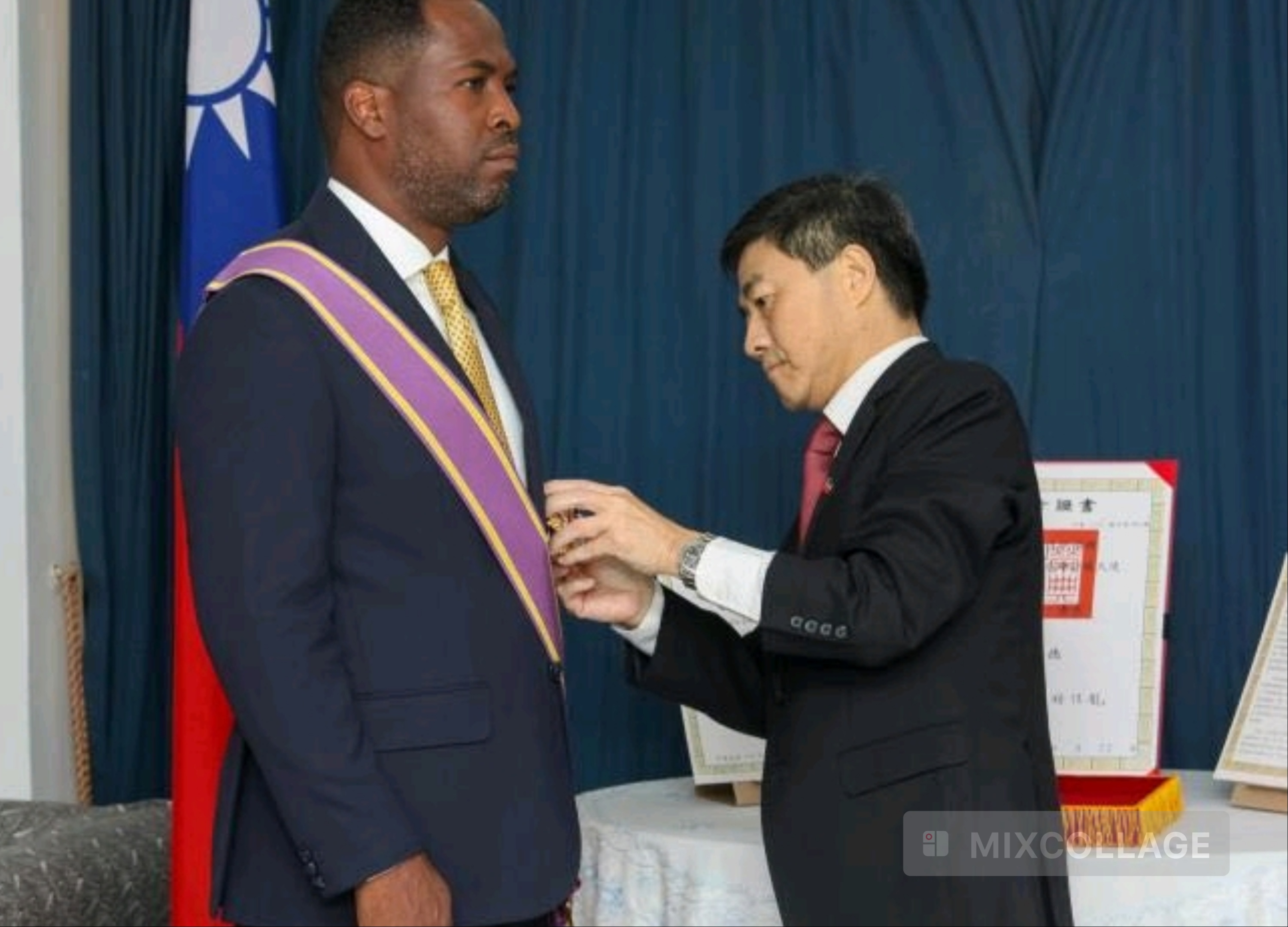 L'ambassadeur Roudy Stanley Penn  décoré par l'ambassade de Taïwan en Haïti