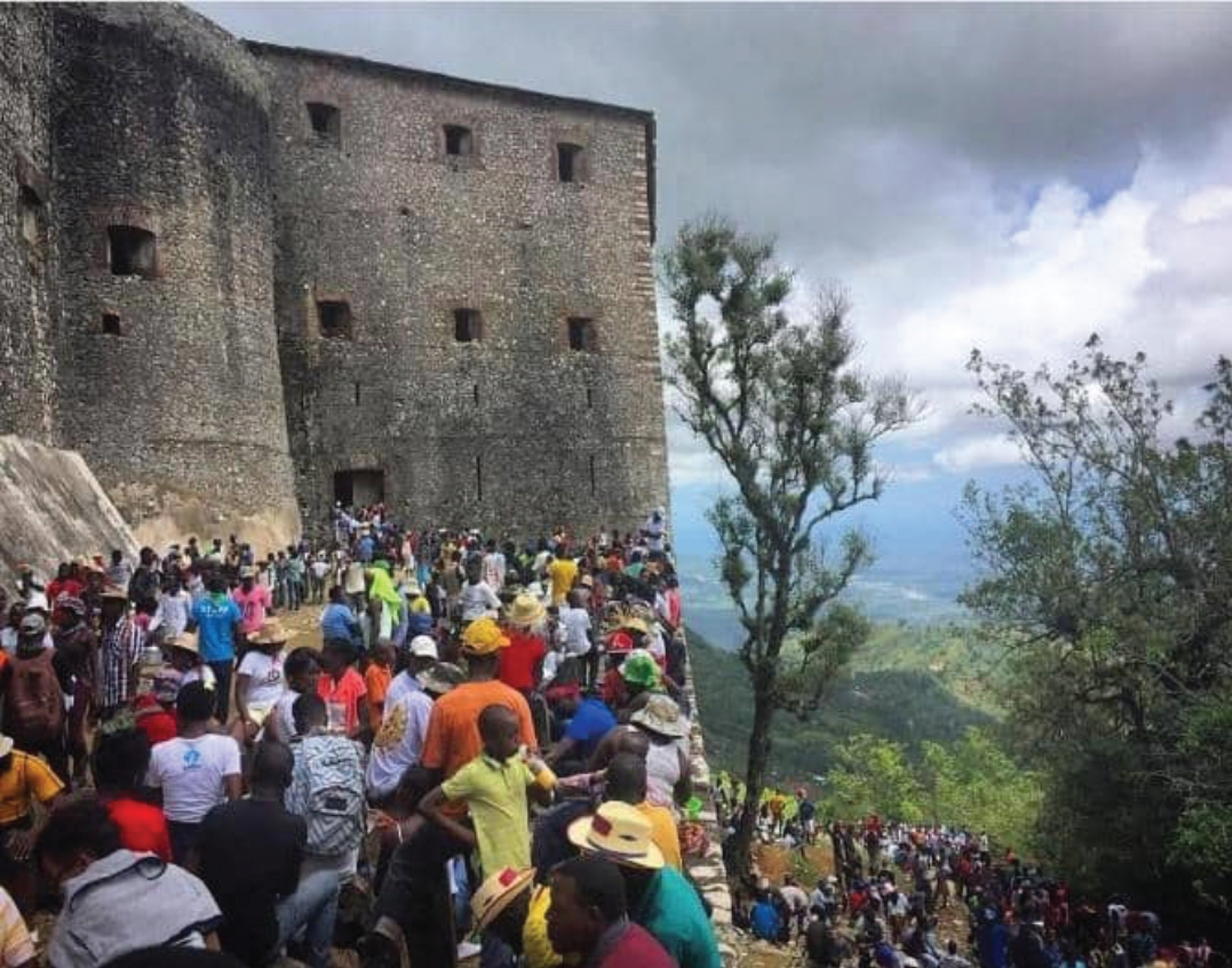 Drame à la Citadelle : deuil national et vives réactions après la mort de dizaines de jeunes