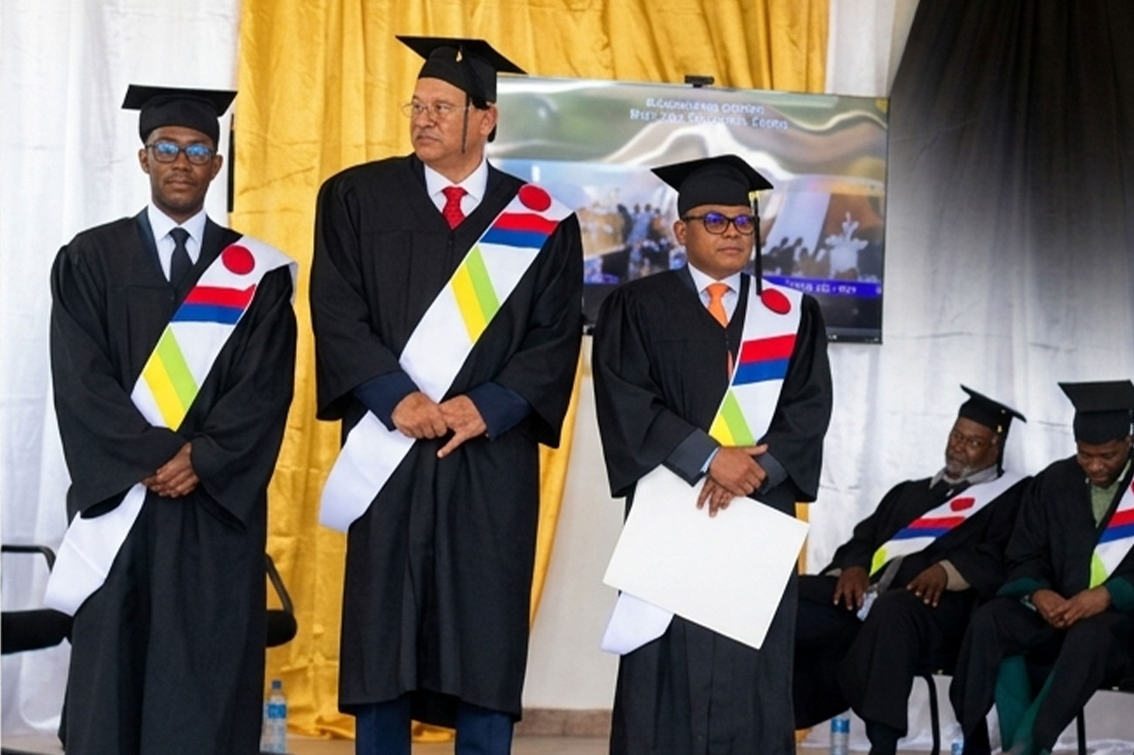 L’ISTEAH honore M. Robert Moscoso en lui décernant la distinction de Docteur honoris causa