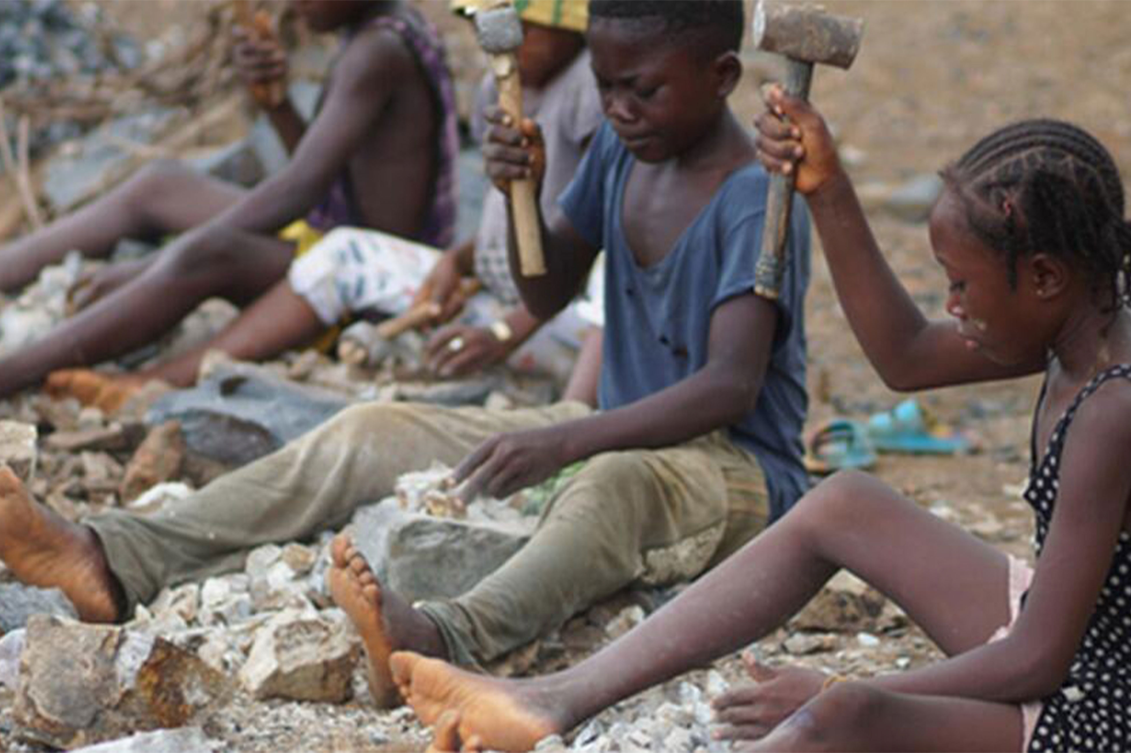 Travail des enfants : l’ONU brandit le carton rouge