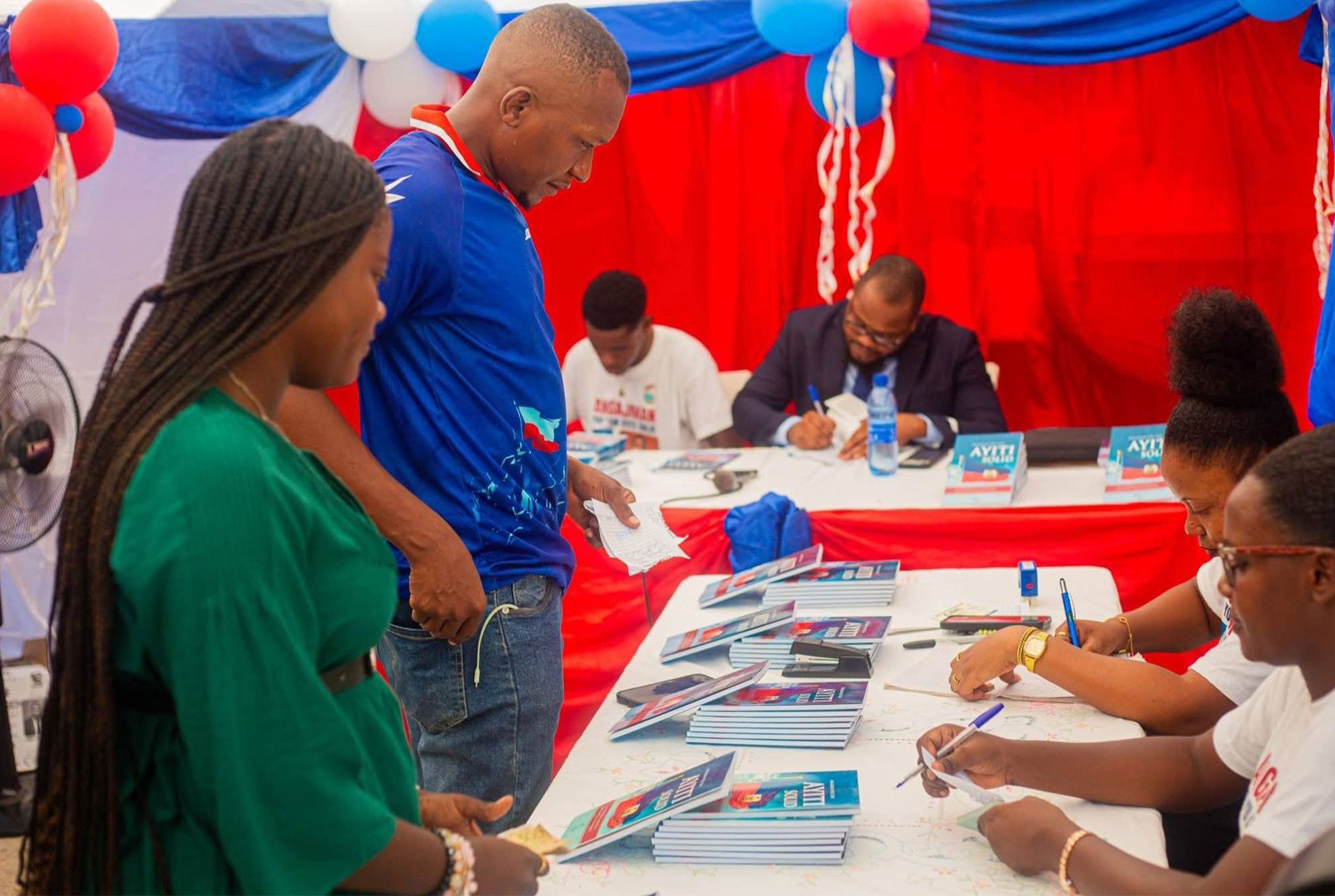 Cavaillon : « Angajman pou yon Ayiti solid », l'écrivain Jinel Ulysse à la rencontre de ses lecteurs