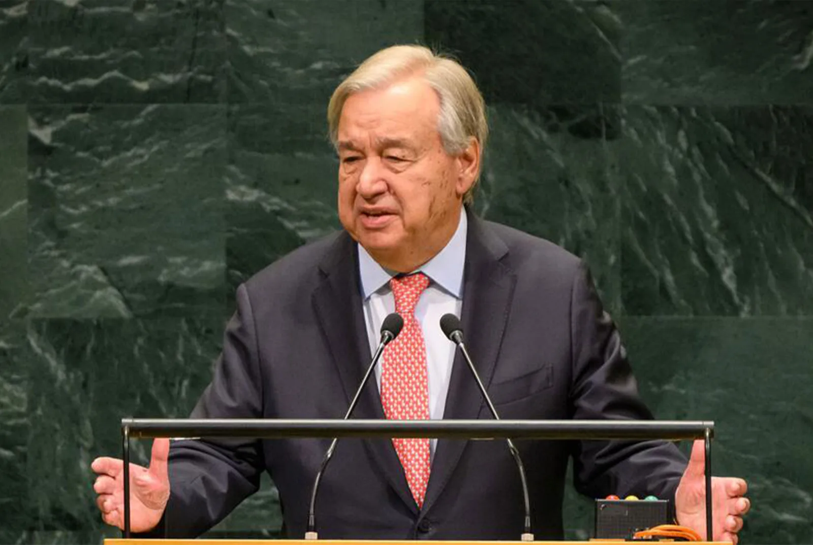 À l’ONU, Guterres fait ses adieux en appelant à encadrer le pouvoir de l’IA