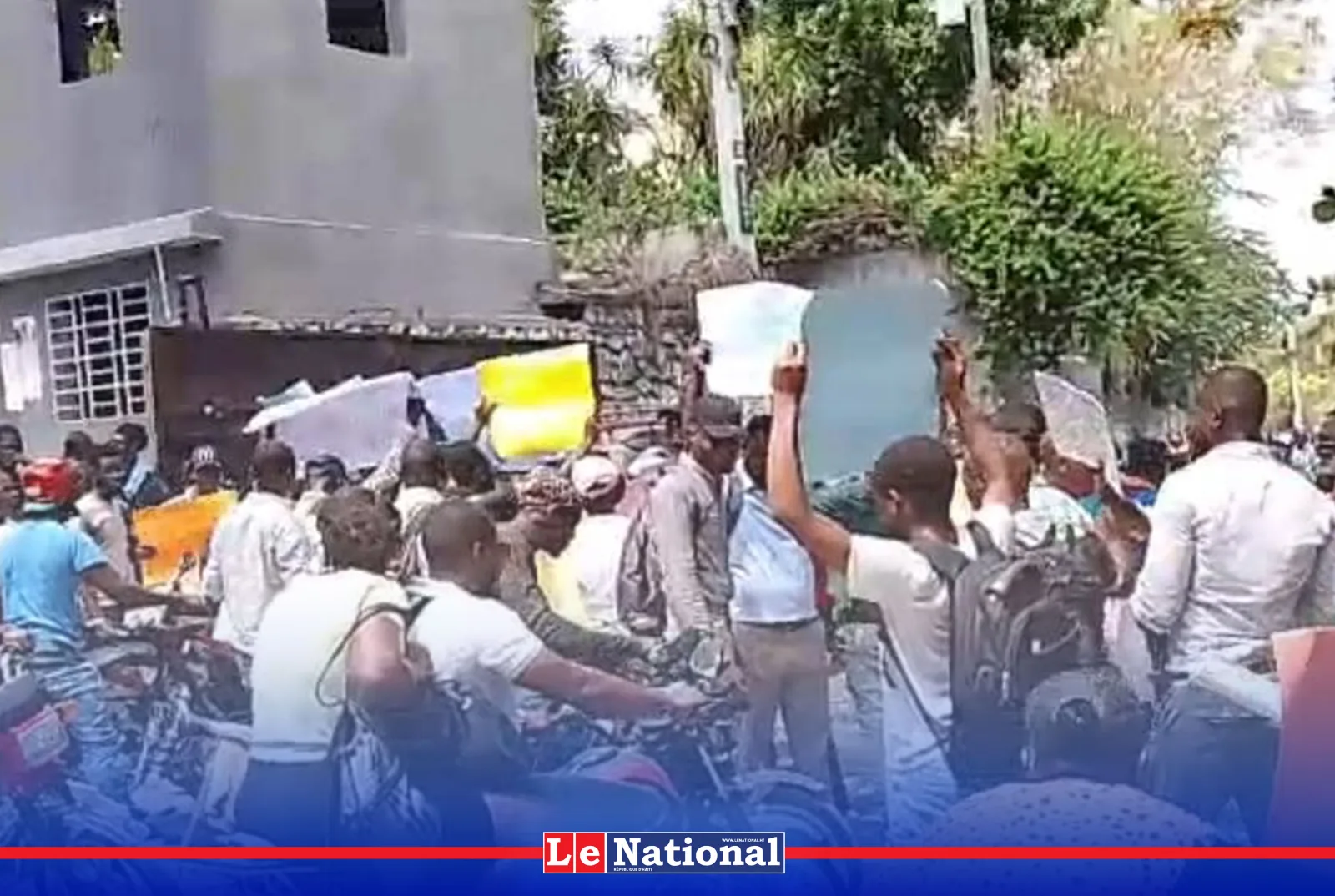 Haïti-Éducation : des étudiants de l’ENS et du CFEF réclament leurs frais de stage et leur nomination